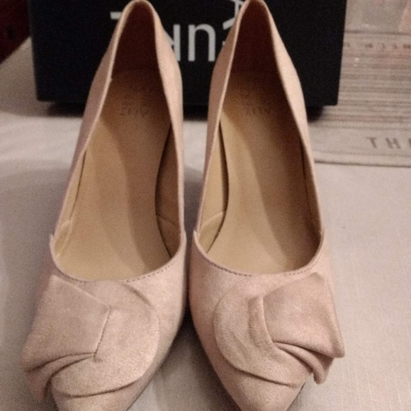 Naturalizer Shoes - Naturalizer Taupe Faux Suede 9M Heels VGUC